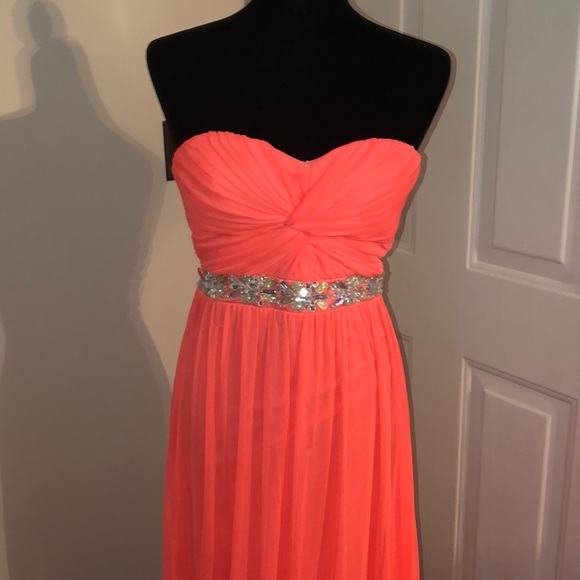Sale💓💓Coral formal/ prom dress Final offer💥 - Picture 4 of 7